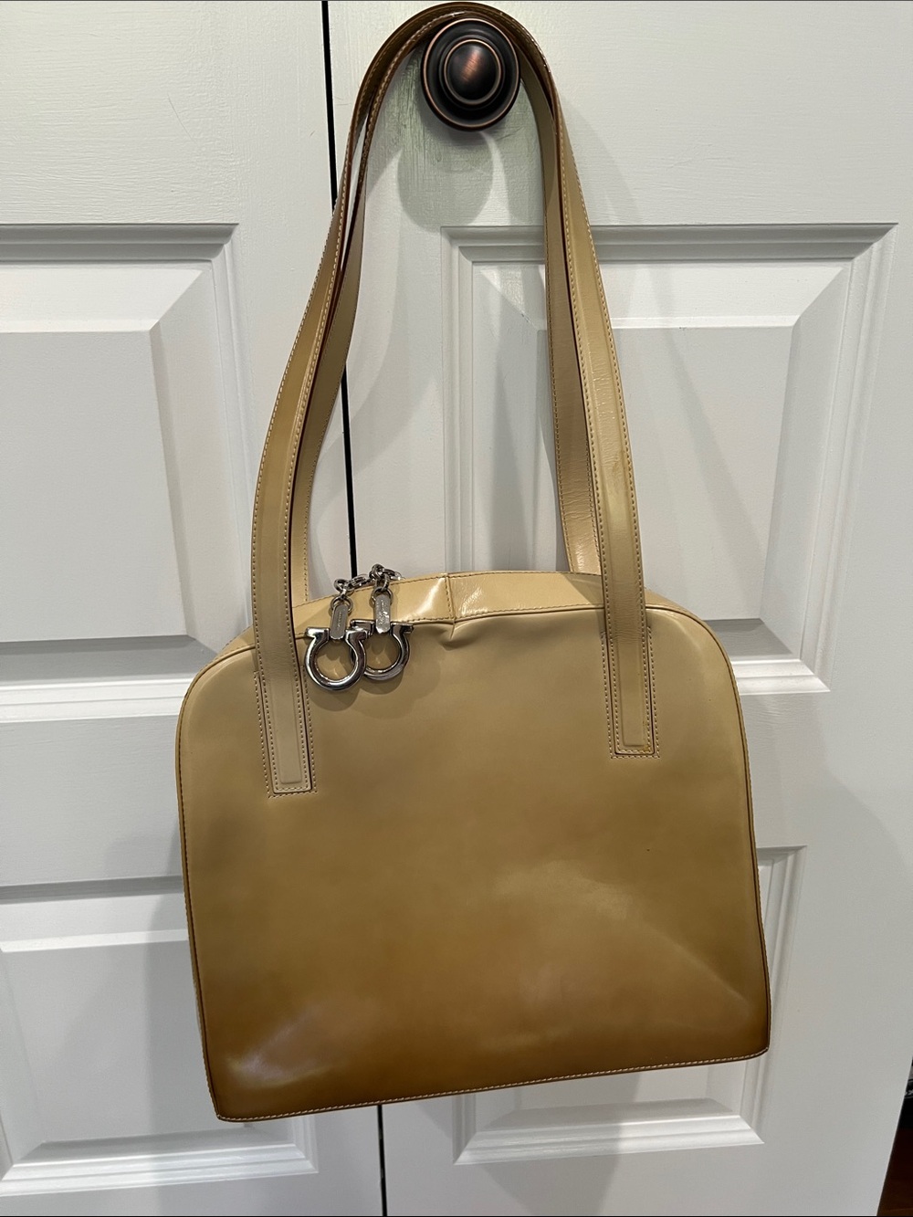Vintage Ferragamo Women's Beige Leather Shoulder Bag